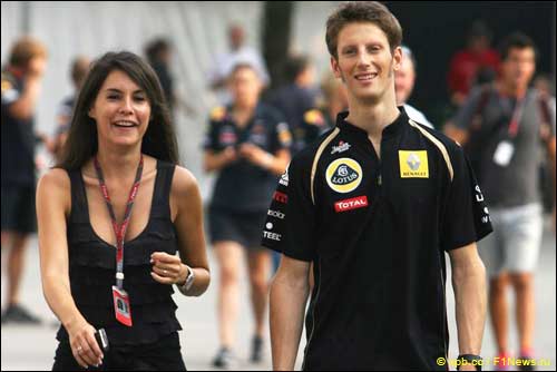 Суббота. Сингапур. Роман Грожан с подругой