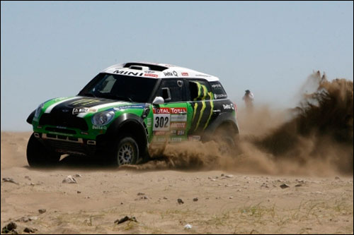 Лидер марафона в зачете внедорожников Стефан Петрансель на Mini