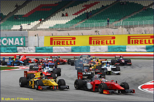 Старт субботней гонки GP2 в Малайзии