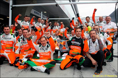 Фотосессия механиков Force India