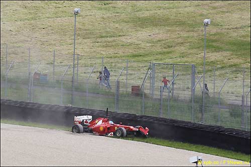 Авария Фернандо Алонсо на тестах в Муджелло