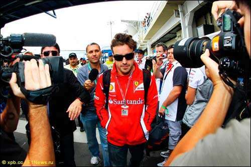 Фернандо Алонсо прибыл на автодром