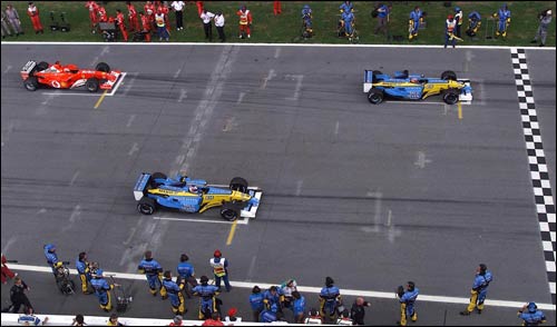 Фернандо Алонсо, Ярно Трулли и Михаэль Шумахер на стартовом поле Гран При Малайзии 2003 года