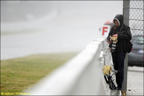 В Барселоне стартовал первый день тестов