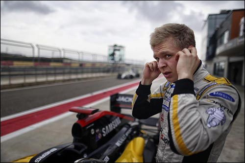 Кевин Магнуссен на трассе в Альканисе