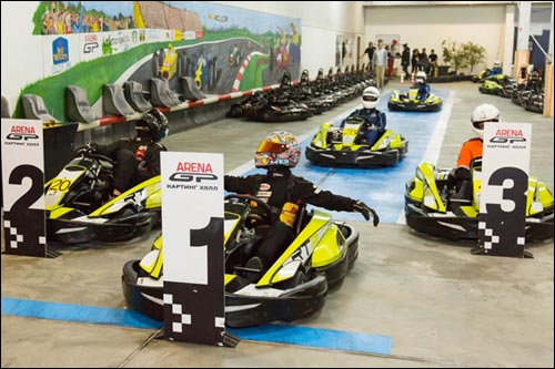 Финиш гонки в зачёт SWS на картодроме Arena GP