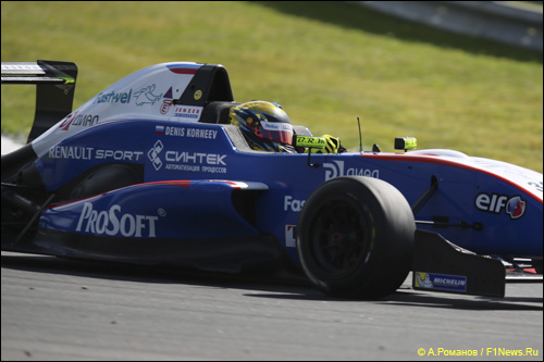 Денис Корнеев во время утренней тренировки на Moscow Raceway