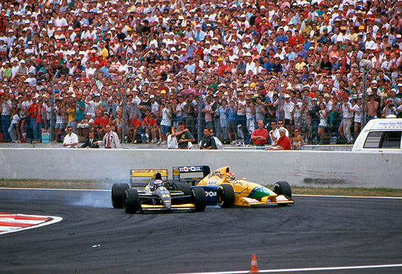 Джанни Морбиделли и Нельсон Пике ведут борьбу на трассе Маньи-Кур