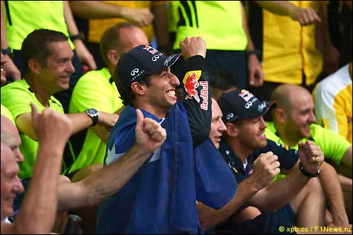 Red Bull отмечает победу в Гран Пи Канады 2014