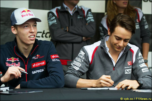 Даниил Квят и Эстебан Гутьеррес на автограф-сессии в Канаде