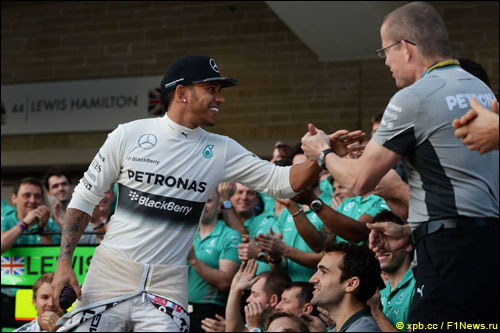 Льюис Хэмилтон