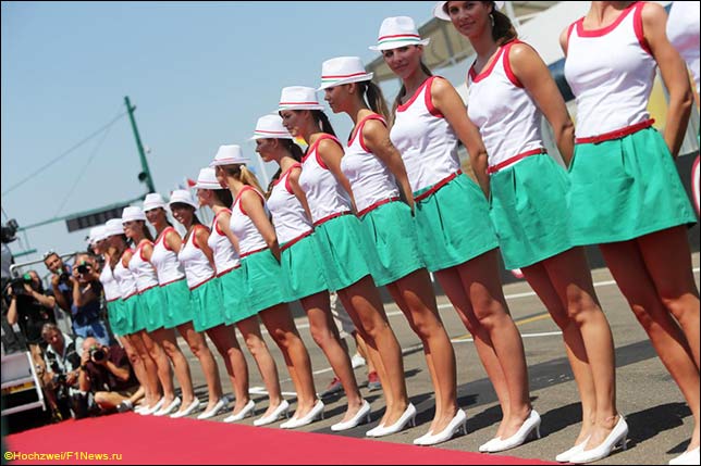 Девышки на стартовом поле