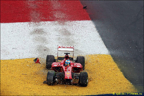 Гонка для Фернандо Алонсо закончилась в гравии