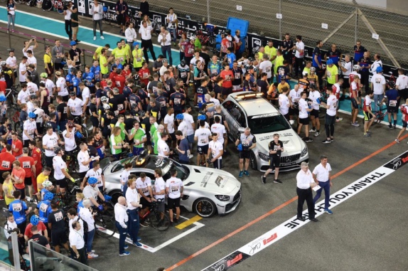 В четверг вечером в Яс-Марине прошла велогонка памяти Чарли Уайтинга, фото пресс-службы автодрома