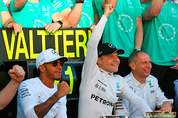 Льюис Хэмилтон и Валттери Боттас после Гран При России
