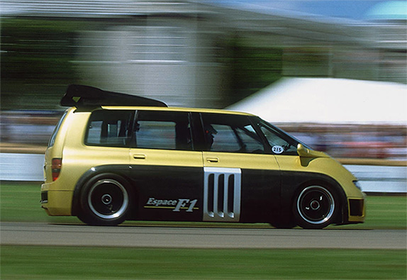 Renault Espace F1 на испытаниях на трассе в Поль-Рикаре
