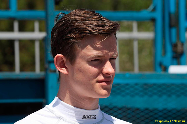 Каллум Айлотт