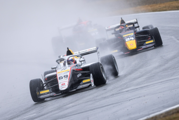 Калле Рованперя на пути к первому подиуму в Новой Зеландии, фото из социальных сетей