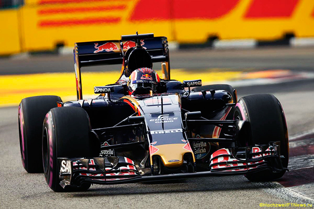 Даниил Квят на трассе в Сингапуре