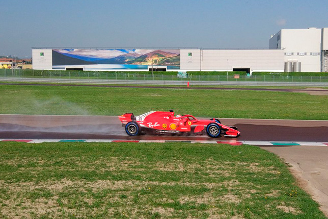 Даниил Квят тестирует дождевые шины Pirelli. Фото Gianluca D'Alessandro 