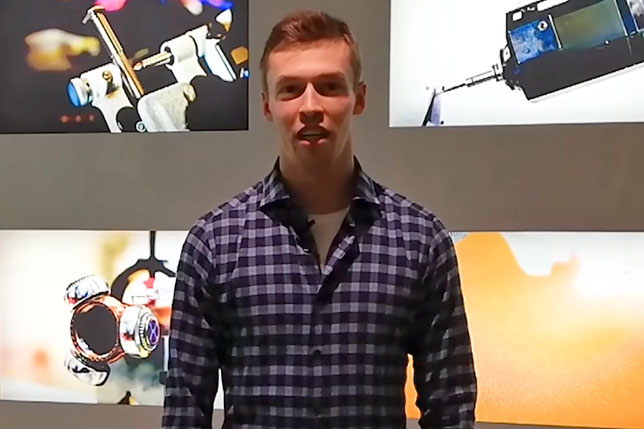 Даниил Квят поздравляет с праздниками