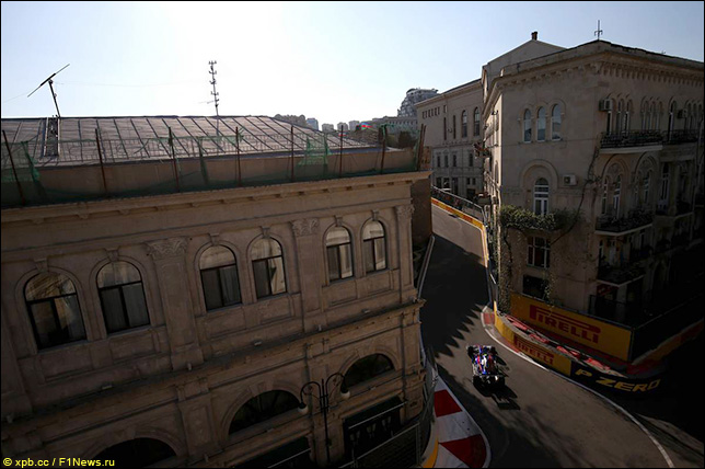 Александер Элбон