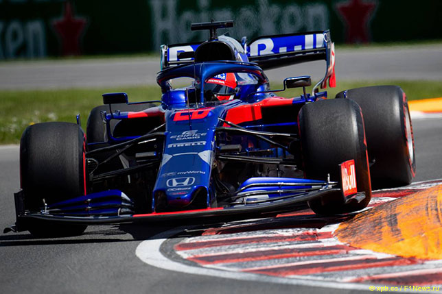 Даниил Квят на трассе в Монреале