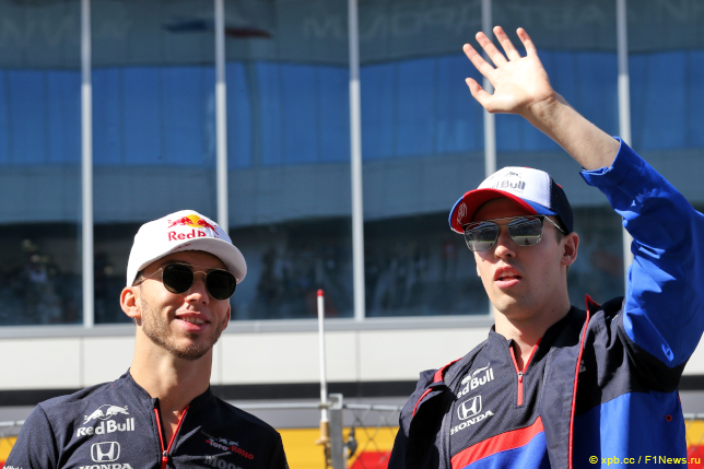 Даниил Квят (справа) и Пьер Гасли