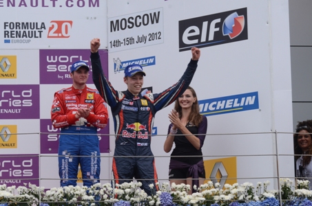 Даниил Квят на подиуме Moscow Raceway