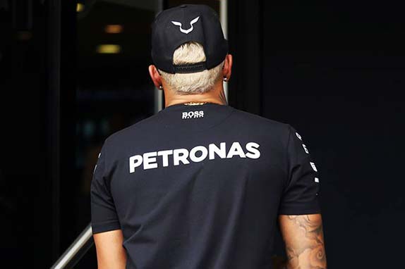 Льюис Хэмилтон в паддоке Монцы