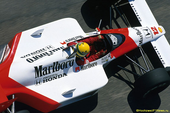 Айртон Сенна за рулём McLaren MP4/4