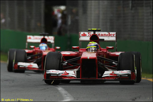 В первой фазе гонки Фернандо Алонсо ехал позади Фелипе Массы