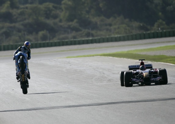 Показательные заезды MotoGP и машины Toro Rosso, 2006 год