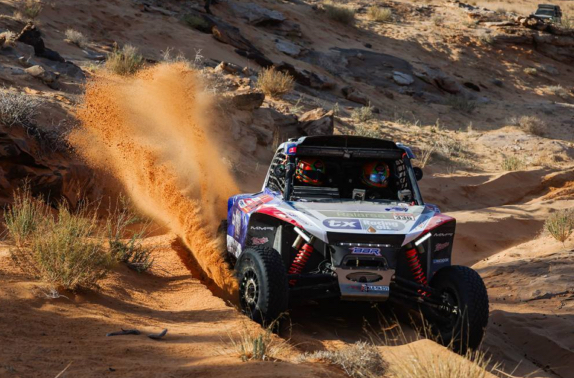 Экипаж Пау Наварро на дистанции Дакара, фото пресс-службы ралли-рейда