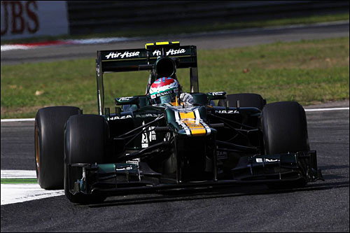 Виталий Петров на трассе в Монце