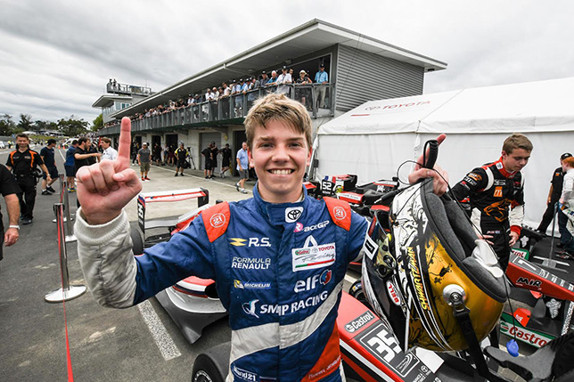 Роберт Шварцман - чемпион Toyota Racing Series