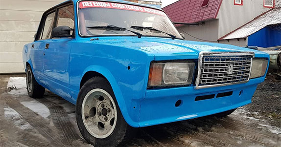 Автомобиль ВАЗ-2107, доставшийся Ире Сидорковой "по наследству" от Роберта Шварцмана