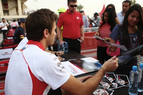 Жюль Бьянки на автограф-сессии