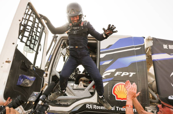 Вайдотас Жала после финиша Дакара, фото пресс-службы ралли-рейда