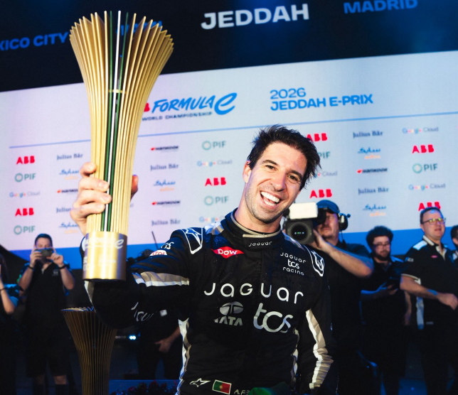 Антониу Феликс да Кошта, победитель субботней гонке в Джидде, фото Формулы E