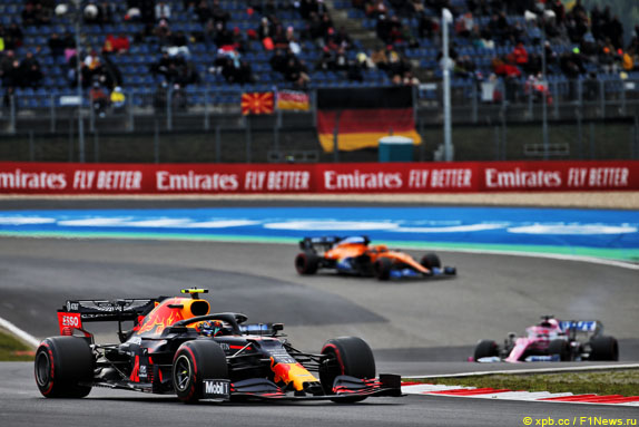 Алекс Элбон