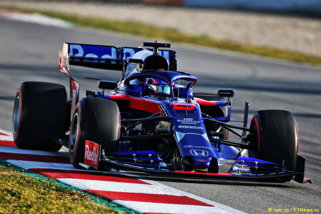 Тесты в Барселоне. Александер Элбон