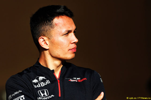 Александер Элбон