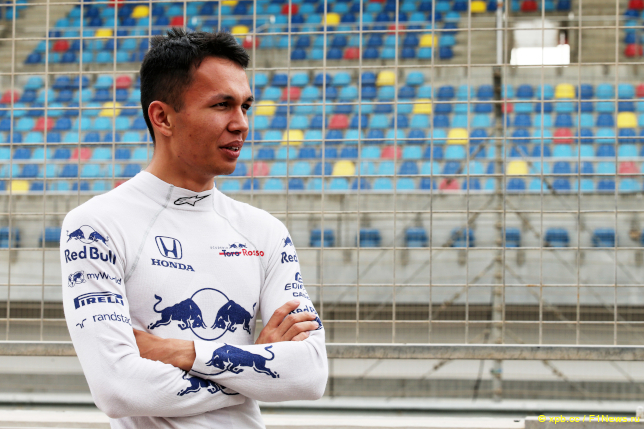 Александер Элбон