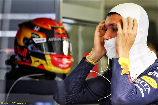 Александер Элбон