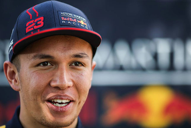 Александер Элбон