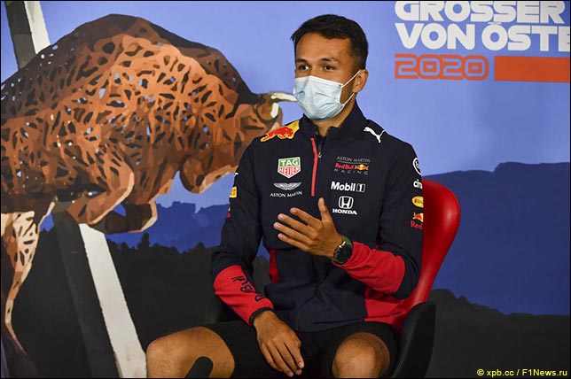 Алекс Элбон