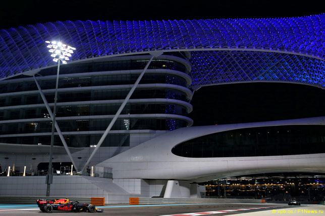 Александер Элбон