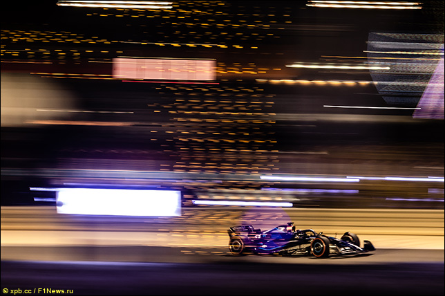 Алекс Элбон