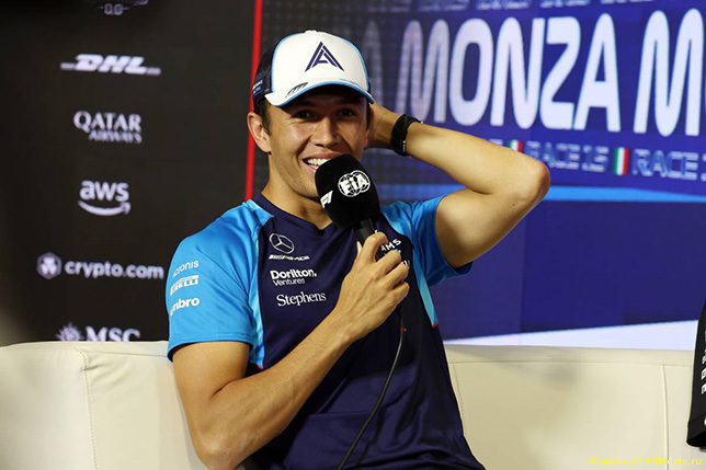 Алекс Элбон на пресс-конференции FIA в Монце